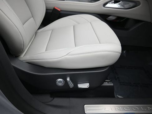 New 2026 Lincoln Nautilus Premier image 39