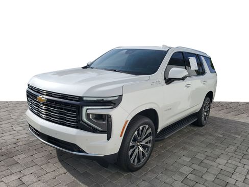 Used 2025 Chevrolet Tahoe High Country RWD image 3