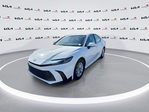 Used 2025 Toyota Camry LE FWD image 4