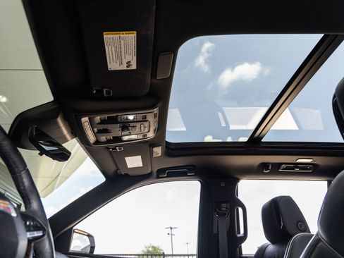 Used 2023 Cadillac Escalade Premium Luxury w/ LPO, Floor Liner Package AWD/4WD image 18
