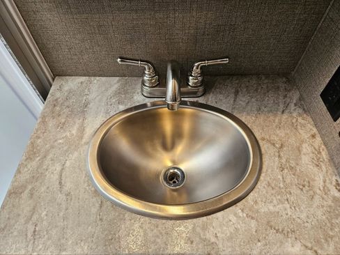 Used 2021 Ford E-450 and Econoline 450 Super Duty w/ Motorhome Prep Package image 24