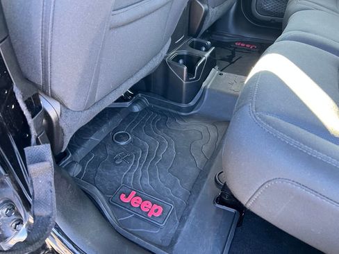 Used 2019 Jeep Wrangler Unlimited Sport image 14