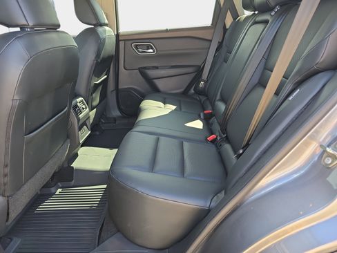 Used 2021 Nissan Rogue SV w/ Premium Package FWD image 11