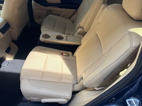 Used 2016 Toyota Highlander Limited Platinum AWD/4WD image 19