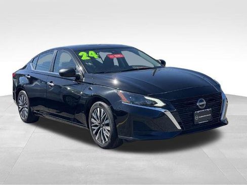 Certified 2024 Nissan Altima 2.5 SV FWD image 3