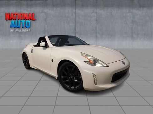 Used 2016 Nissan 370Z Touring RWD image 1
