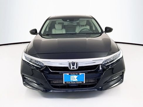 Used 2018 Honda Accord Touring image 2