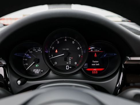 Certified 2023 Porsche Macan image 15