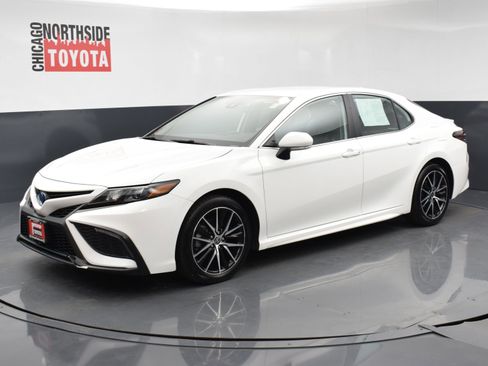 Used 2024 Toyota Camry SE w/ Cold Weather Package image 8