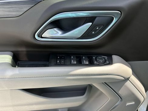 Certified 2022 GMC Yukon SLT w/ SLT Premium Package AWD/4WD image 24