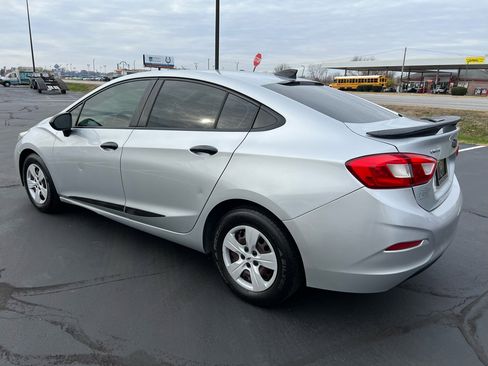 Used 2018 Chevrolet Cruze LS image 4