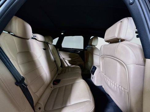 Certified 2023 Porsche Macan AWD/4WD image 19