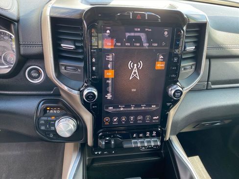 Used 2019 RAM 1500 Laramie AWD/4WD image 11