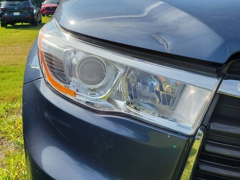 Used 2015 Toyota Highlander LE FWD image 7