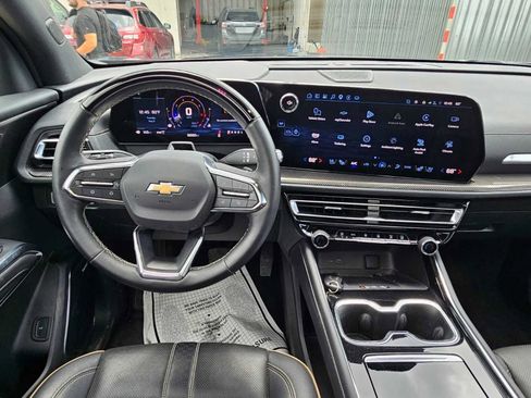 Used 2025 Chevrolet Traverse High Country w/ LPO, Floor Liner Package AWD/4WD image 21