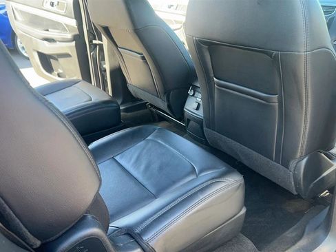 Used 2017 Ford Explorer XLT w/ Equipment Group 202A AWD/4WD image 37