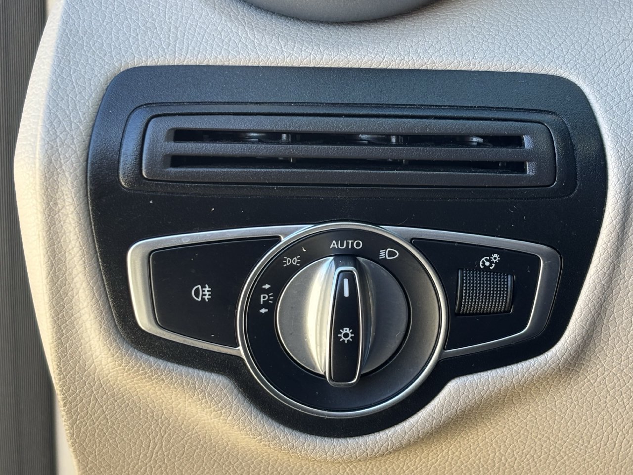 Used 2019 Mercedes-Benz GLC 300 4MATIC image 29