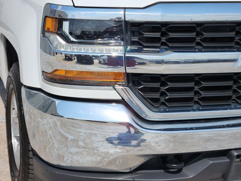 Used 2019 Chevrolet Silverado 1500 LT AWD/4WD image 9