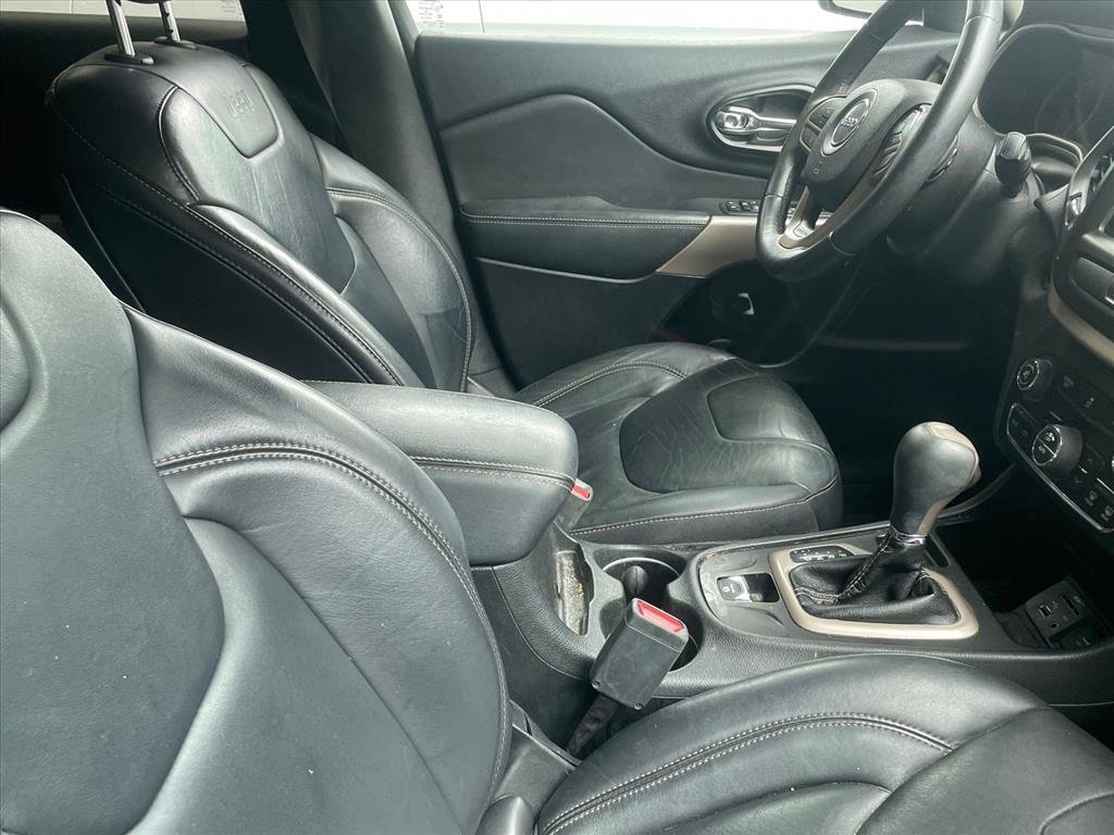 Used 2017 Jeep Cherokee Limited FWD image 2
