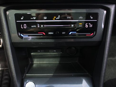 Used 2024 Volkswagen Tiguan SE R-Line image 17