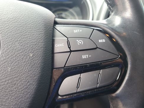 Used 2021 Jeep Cherokee Latitude Plus AWD/4WD image 18
