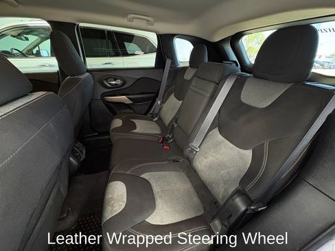 Used 2017 Jeep Cherokee Sport AWD/4WD image 21