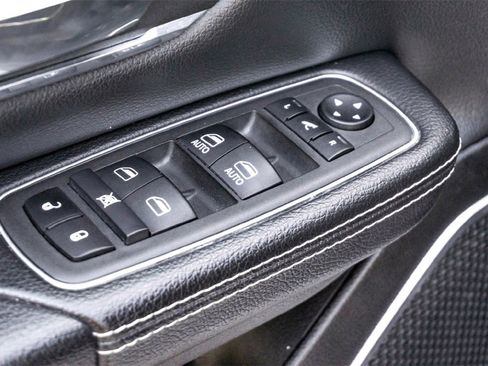 Used 2024 RAM 1500 Laramie image 11