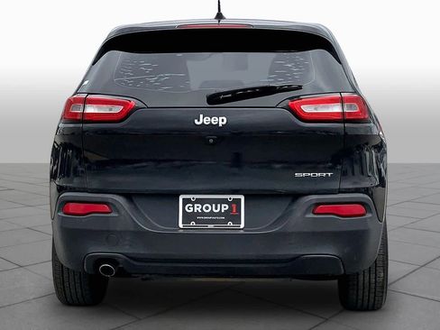 Used 2016 Jeep Cherokee Sport FWD image 5