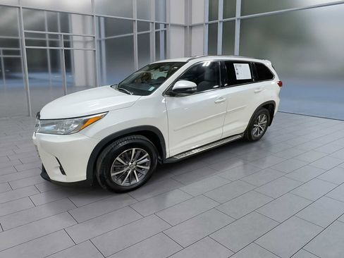Used 2017 Toyota Highlander XLE w/ Protection Package #3 image 4