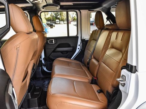 Used 2023 Jeep Wrangler Unlimited Sahara w/ Cold Weather Group image 17