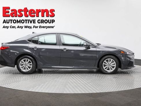 Used 2025 Toyota Camry LE image 4