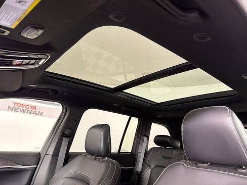 Used 2025 Jeep Grand Cherokee Limited w/ Black Appearance Package image 2