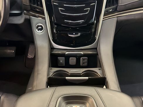 Used 2020 Cadillac Escalade Platinum RWD image 23