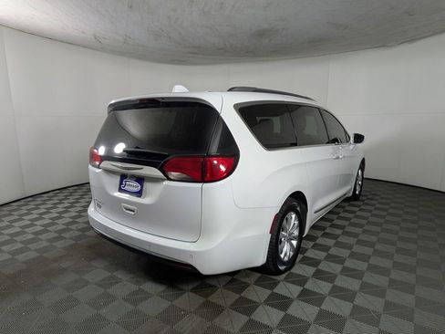 Used 2018 Chrysler Pacifica Touring-L Plus image 7