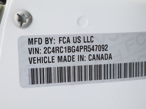 Used 2023 Chrysler Pacifica Touring-L FWD image 33