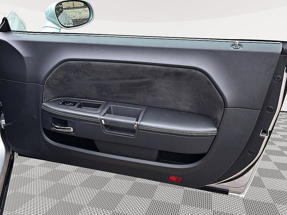 Used 2009 Dodge Challenger SRT8 w/ SRT Option Group II RWD image 12