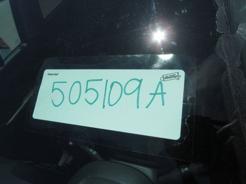 Used 2021 Chevrolet Trax LT w/ Midnight Edition FWD image 7