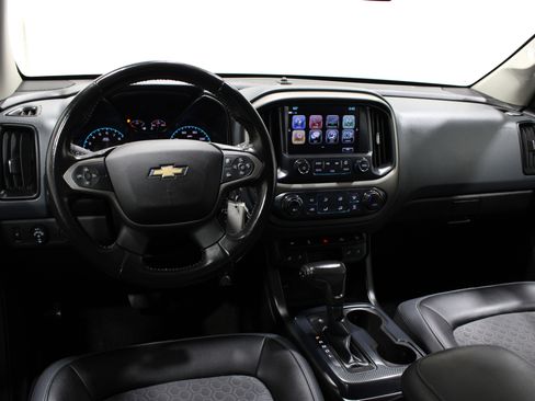 Used 2018 Chevrolet Colorado Z71 AWD/4WD image 2