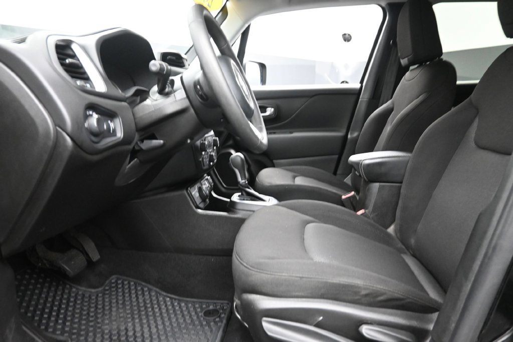 Used 2023 Jeep Renegade Latitude AWD/4WD image 16