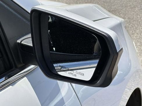 Used 2019 Chevrolet Equinox LT FWD image 28