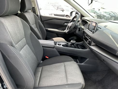 Used 2025 Nissan Rogue SV image 17