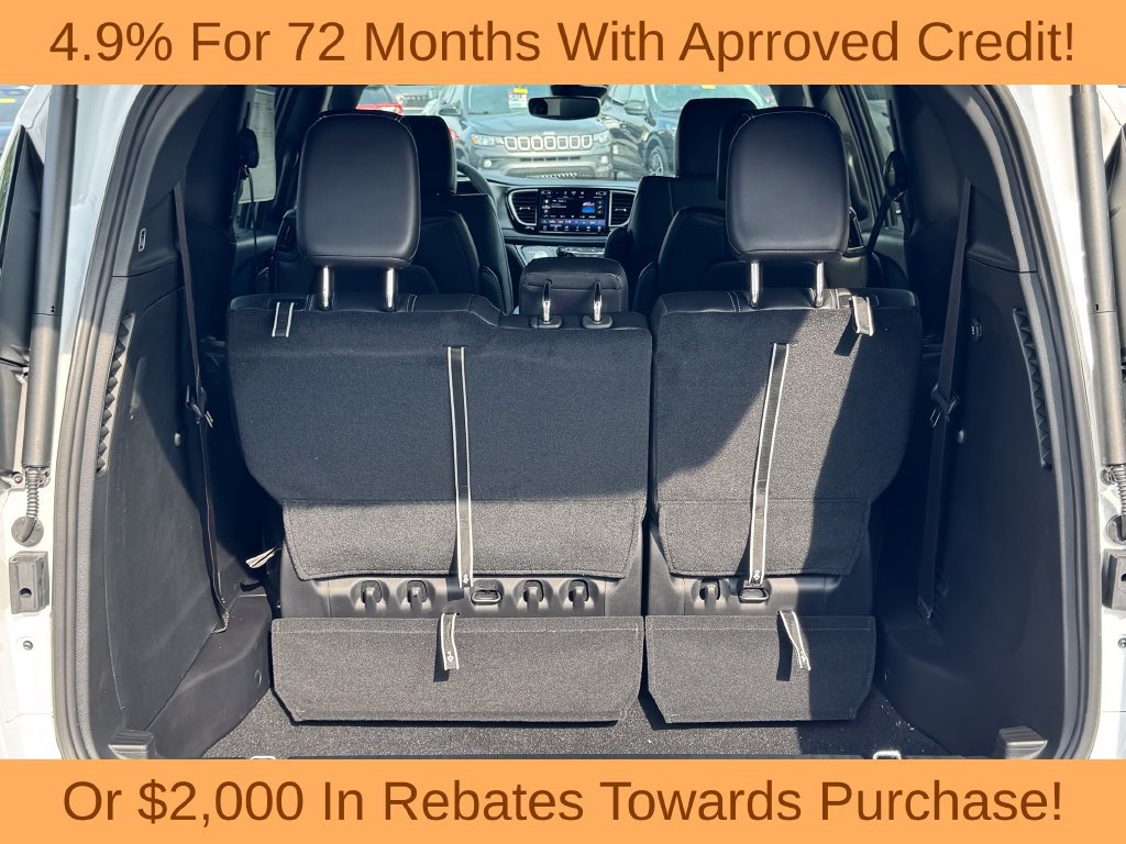 New 2027 Chrysler Pacifica Select FWD image 13