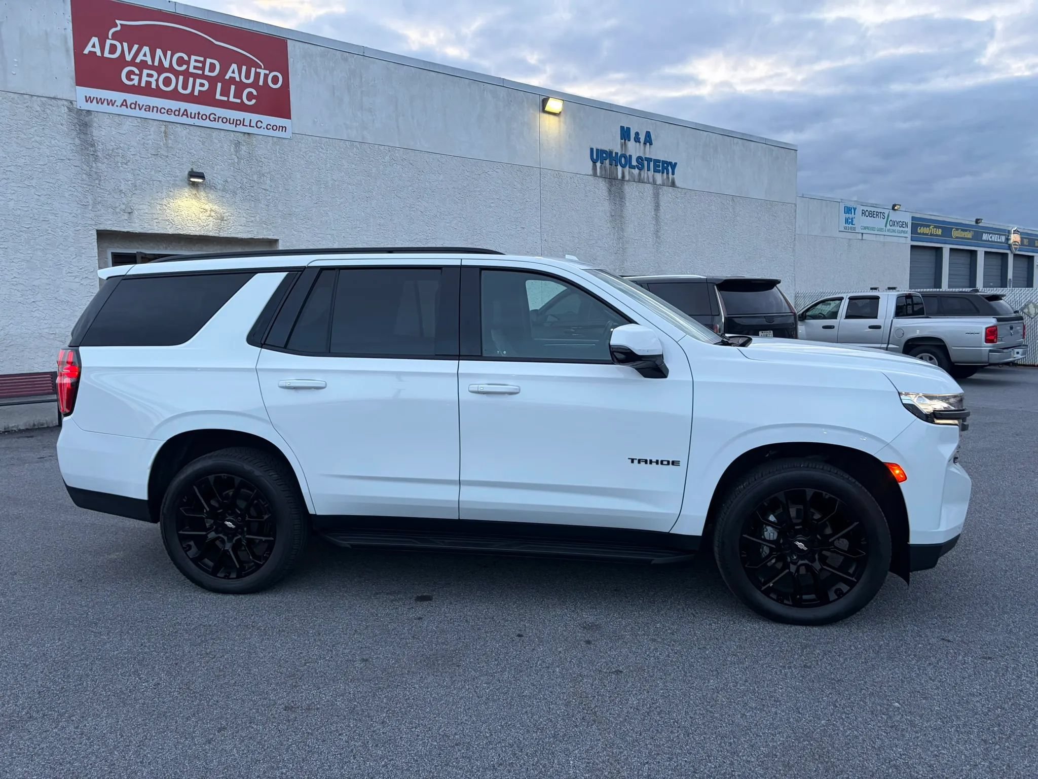 Used 2022 Chevrolet Tahoe RST w/ Luxury Package AWD/4WD image 3