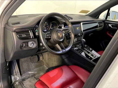 Used 2024 Porsche Macan AWD/4WD image 4