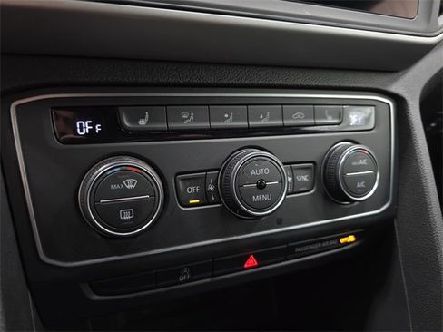 Used 2021 Volkswagen Atlas Cross Sport SE image 22