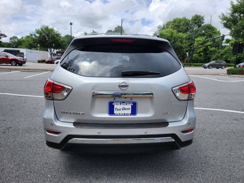 Used 2013 Nissan Pathfinder SV w/ Cargo Pkg FWD image 14