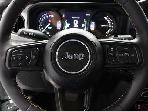 Used 2024 Jeep Wrangler Unlimited AWD/4WD image 29