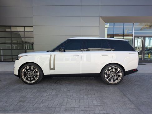 Used 2024 Land Rover Range Rover SE image 7