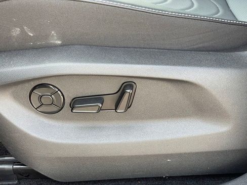 Certified 2025 Volkswagen Tiguan SE AWD/4WD image 15