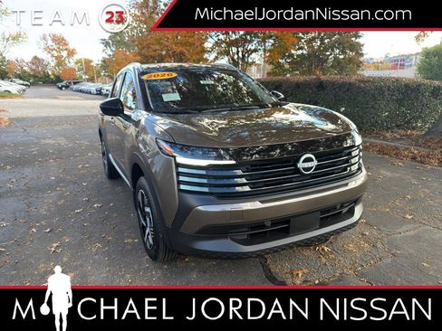 New 2026 Nissan Kicks SV image 1